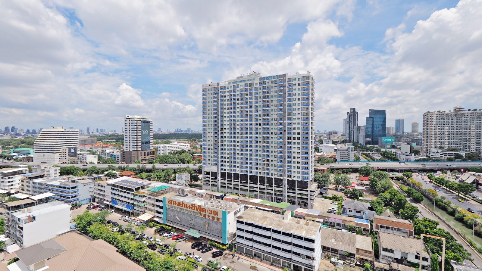 ขายด่วน..ราคาถูกสุดในโครงการ! เดอะ คอมพลีท นราธิวาส พื้นที่ 60 ตร.ม. 2 นอน ทำเลใจกลางเมือง เพียง 5 นาทีจากสาทร ราคา 5.2 ล้าน