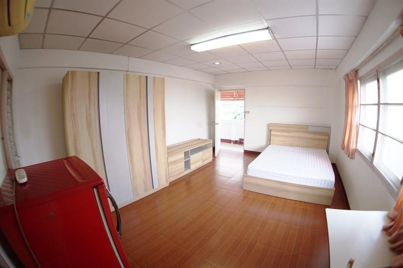Apartment Baan Sriyan
