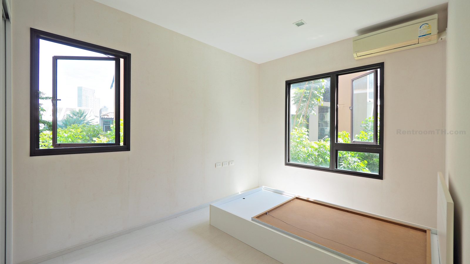 ขายด่วน! คอนโดเลต พิกเซล สาทร 45 ตร.ม. 2 นอน 1 น้ำ ห้องใหม่ไม่เคยอยู่ วิวสระว่ายน้ำ